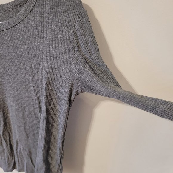 Long Sleeve Crop - Picture 2 of 7